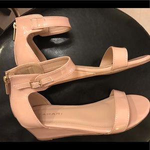 Size 5 Blush Tahari Wedge Sandals!